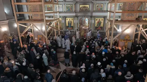 В Красноярске в ночь на 7 января прошло рождественское Богослужение