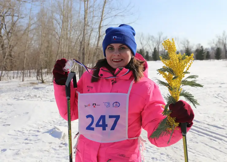 РУСАЛ организовал в восьмой раз семейно-спортивный праздник «На лыжи!» в Красноярске