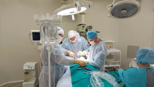 В Красноярске хирурги БСМП заменили пациентке опасный для мозга челюстной протез