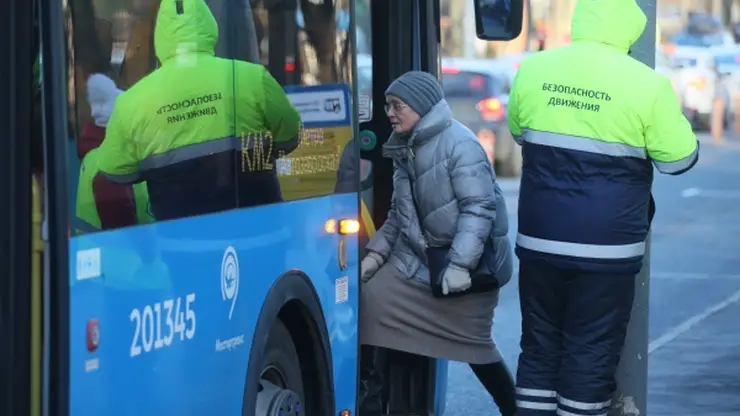 Пенсионеры в Кемеровской области с мая по октябрь смогут бесплатно ездить на общественном транспорте