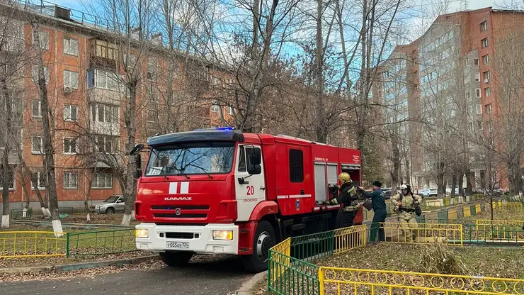 В Свердловском районе Красноярска из-за возгорания электрощита эвакуировали жильцов