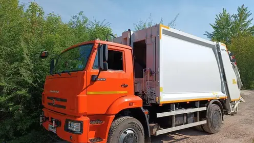 «Современные экологичные мусоровозы»: на правобережье Красноярска продолжают обновлять автопарк спецтехники