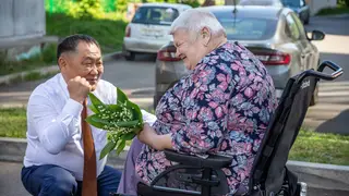 Приемная ЕР и депутат Госдумы Кара-оол помогли пенсионерке получить инвалидную коляску с электроприводом