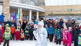 Фанпарк «Бобровый лог» зовет на открытие новогодней ёлки в Красноярске