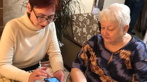В Красноярском крае цифровые технологии помогают соцработникам ухаживать за пожилыми людьми и инвалидами