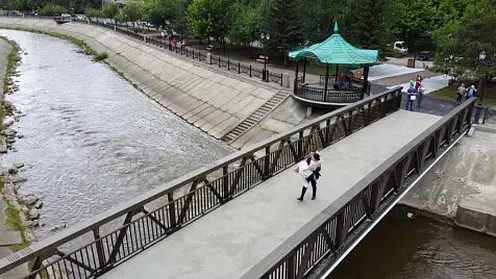 В Красноярске мост через реку Кача стал «Семейным»